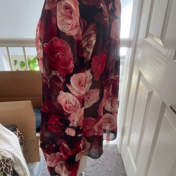 Beautiful polyester top - Picture 3 of 3